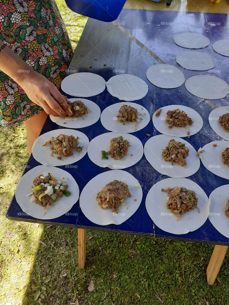 empanadas argentinas caseras en preparación