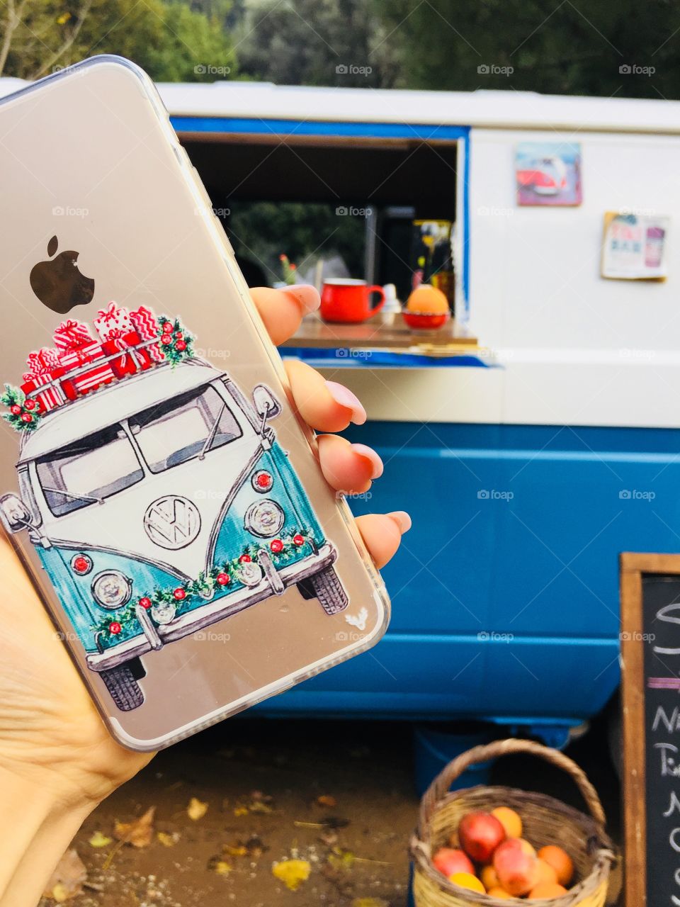 taking pics with my phone at caravan