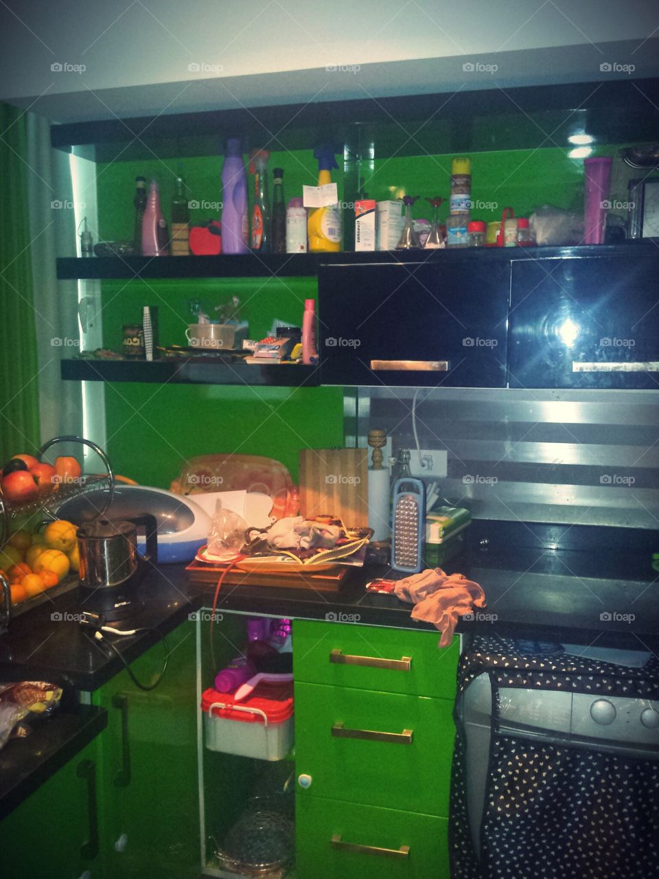 what a messy kitchen