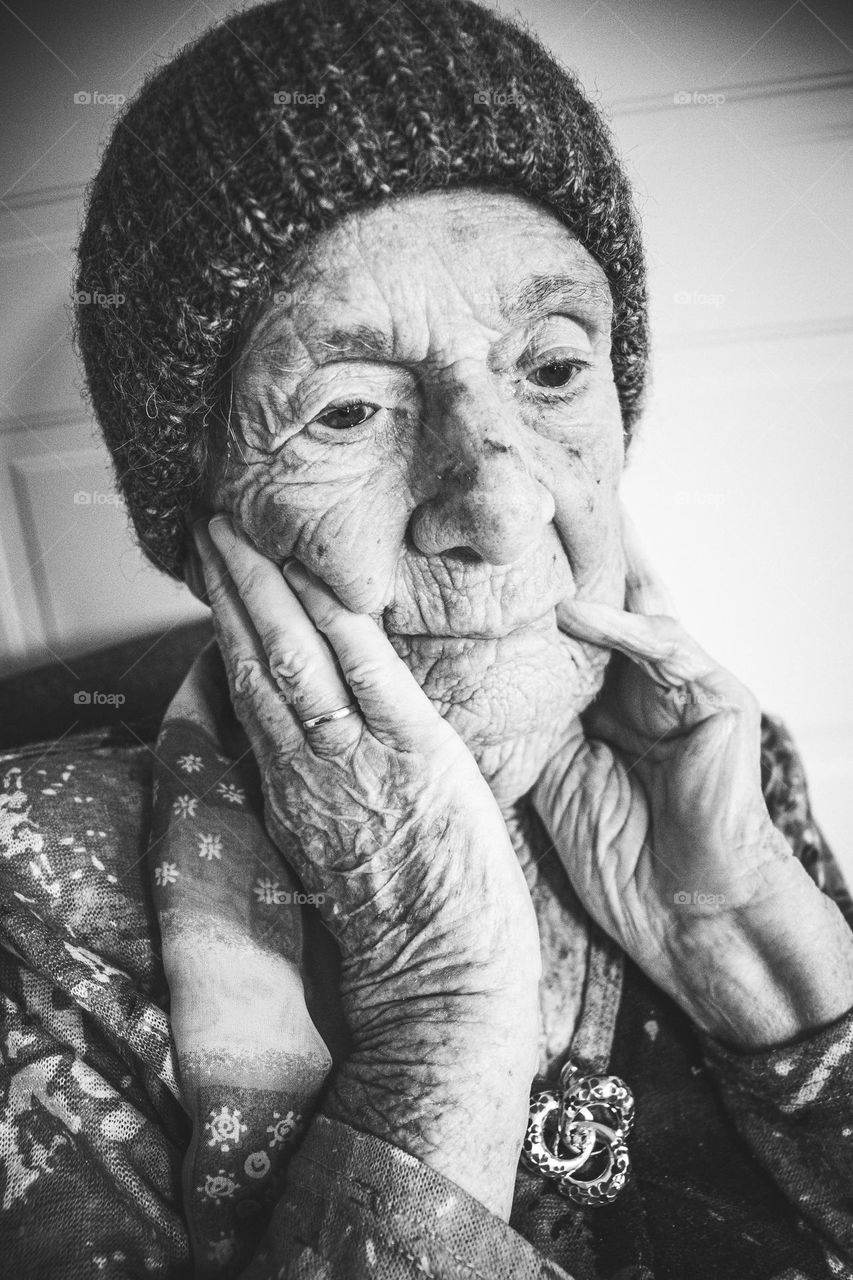 97 years old woman ,thinking about old memory perhaps ?!Portrait of a very old woman ❤️🧡💛💚💙💜