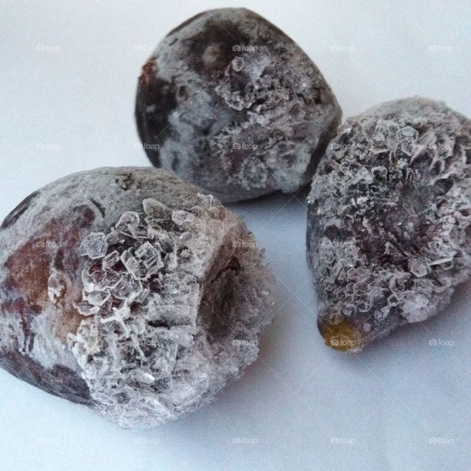 Ice crystals on fruits of fig