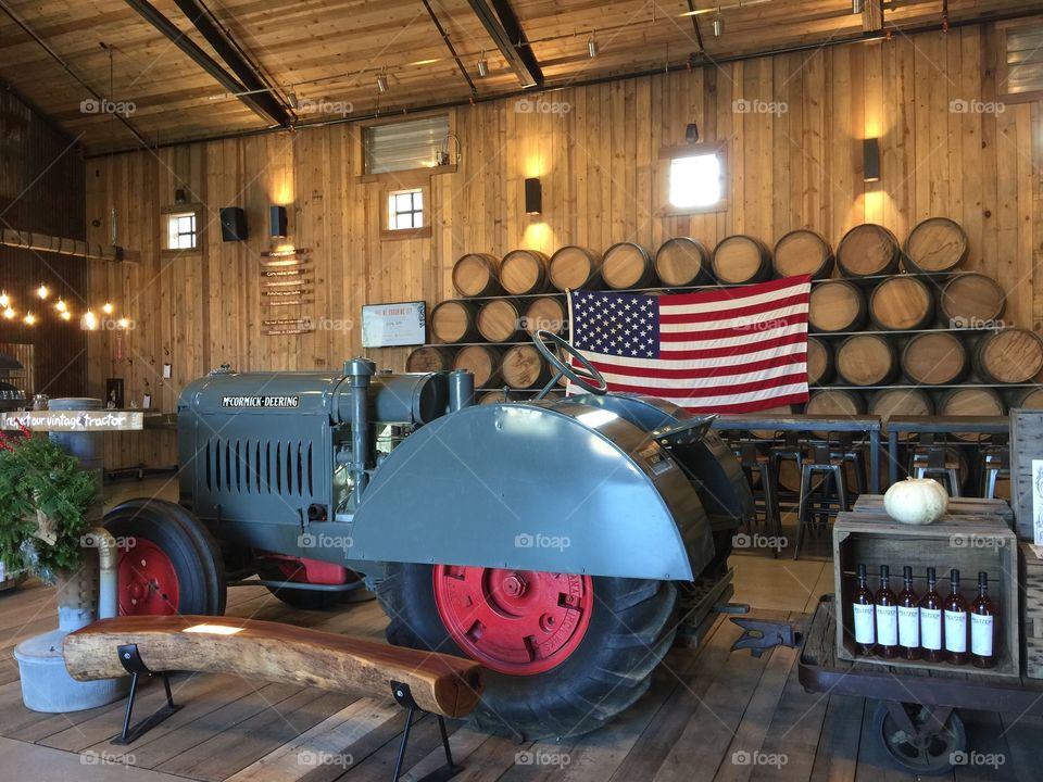 Flag
Tractor
Winery