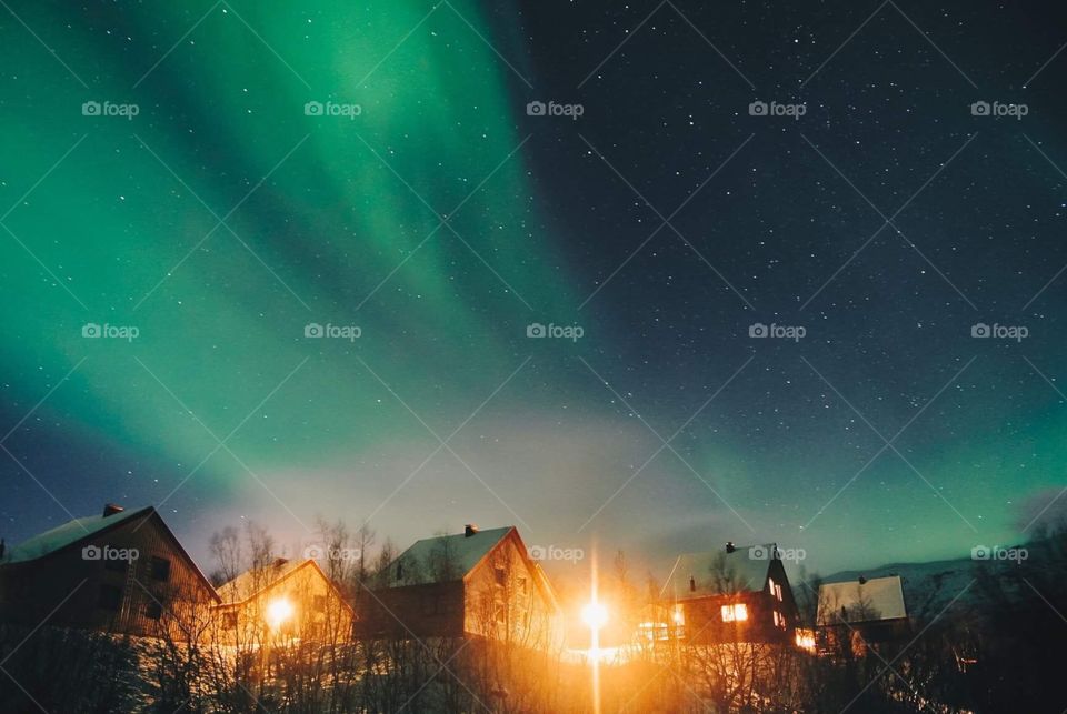 Another way of spreading light... be Northern Light.
#FotoTravelio #Aurora #Abisko #Sweden 🇸🇪