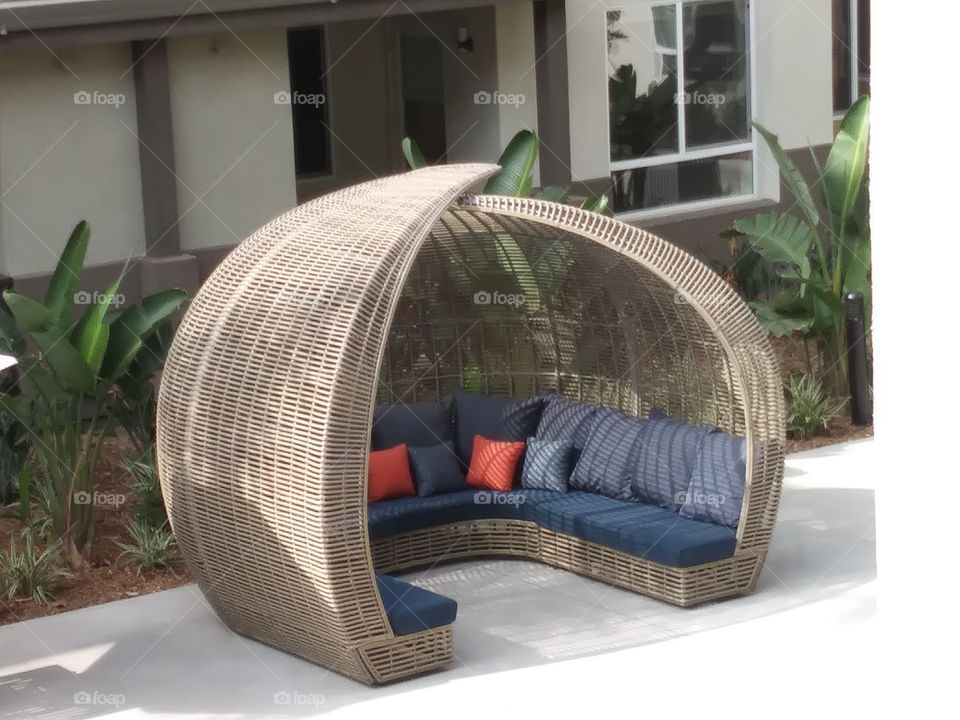 a place to sit and relax in an apartment Courtyard