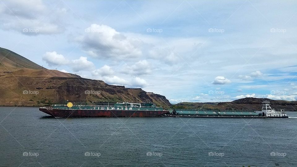 Tugboat pushing a pair of barges down the Columbia River Oregon