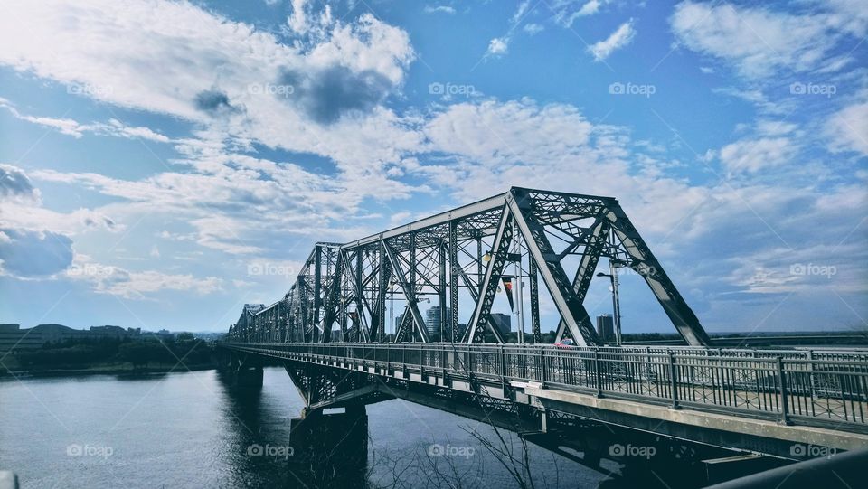 Alexander Bridge connecting Ontario and Quebec