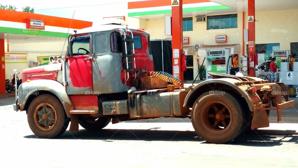 Old Truck - Caminhão velho.