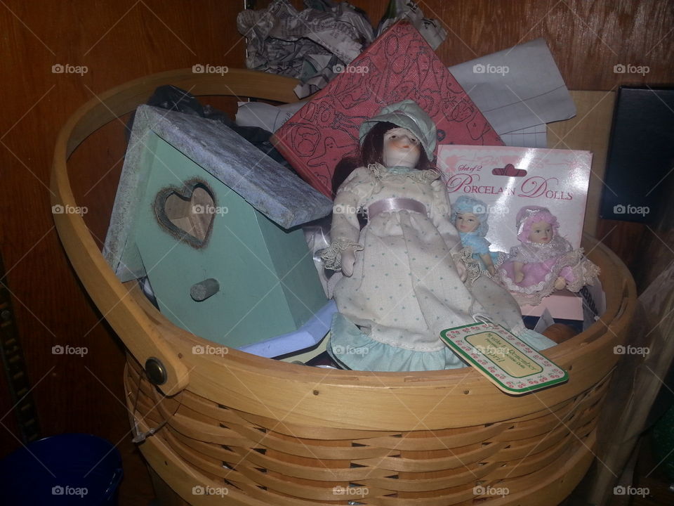 dools, birdhouse, basket
