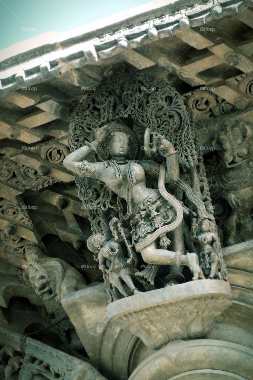 Belur Chennakeshava temple Apsara - Darpana sundari - Applying cosmetic