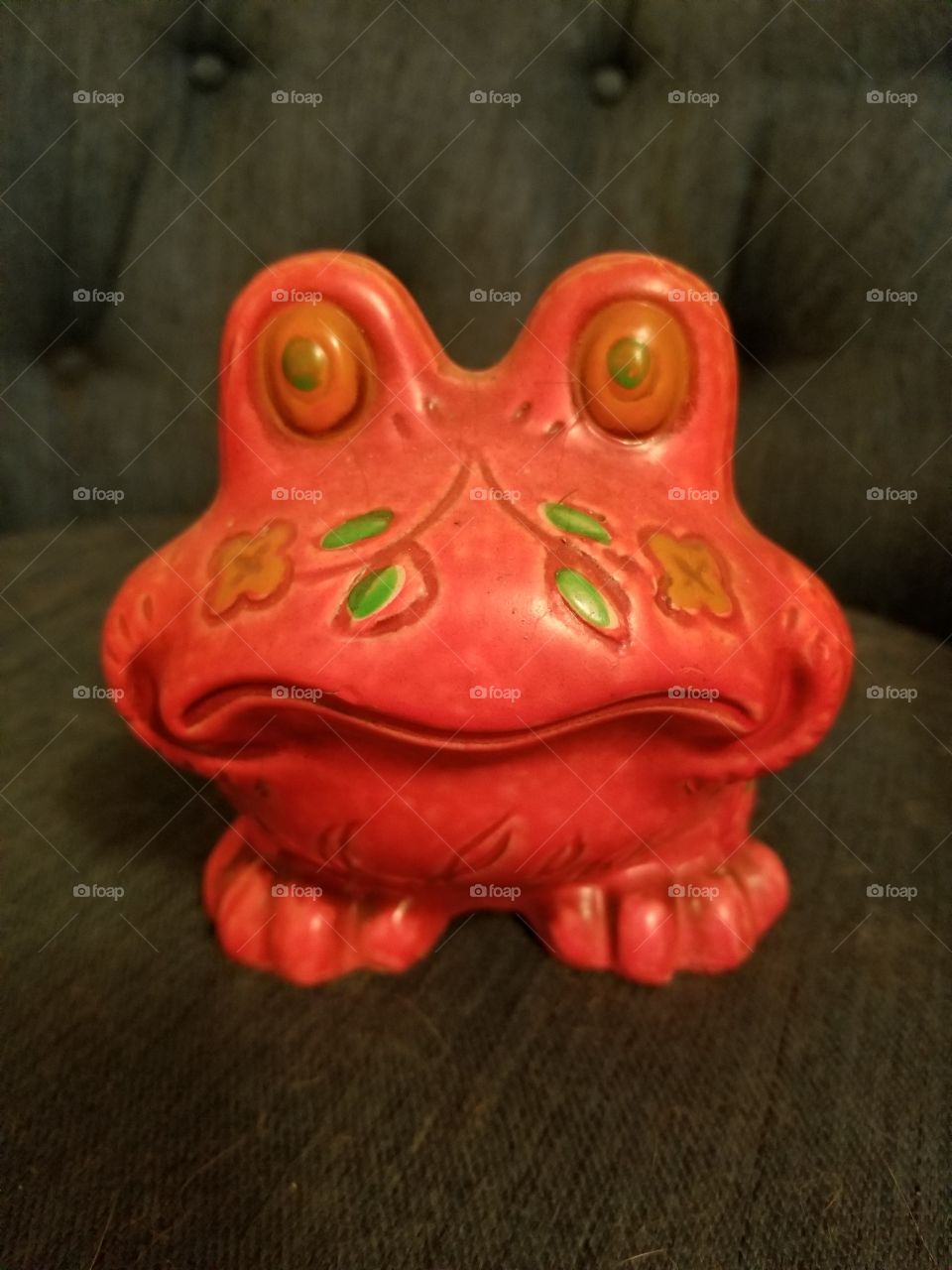 Frog sculpture
