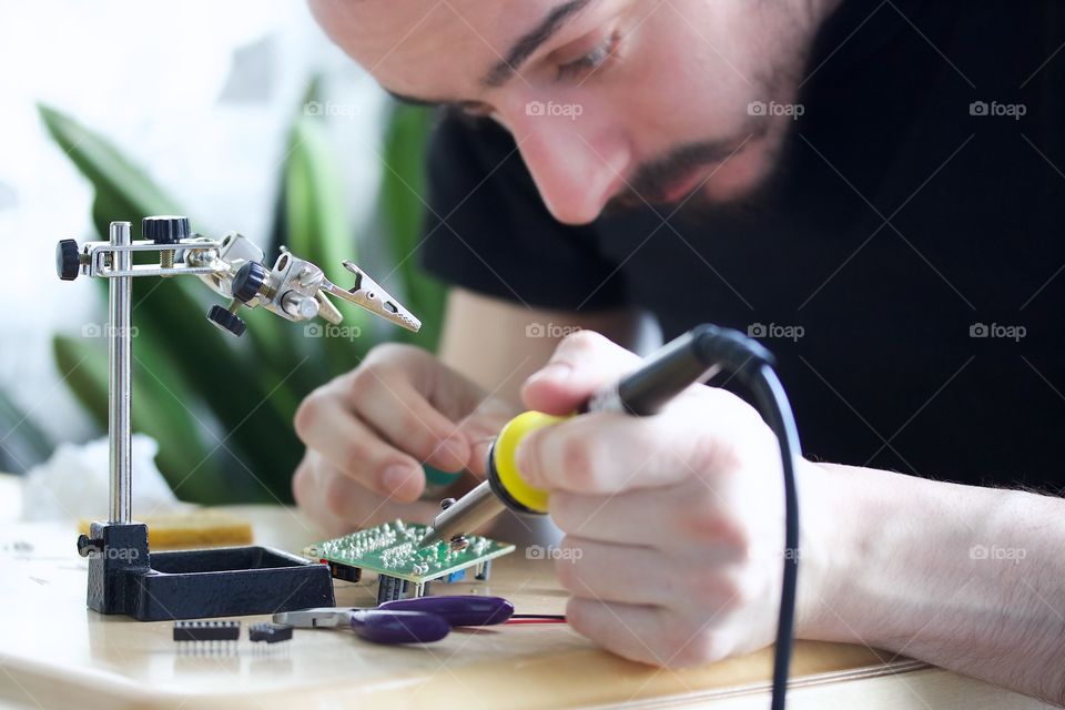 The soldering of electronics 