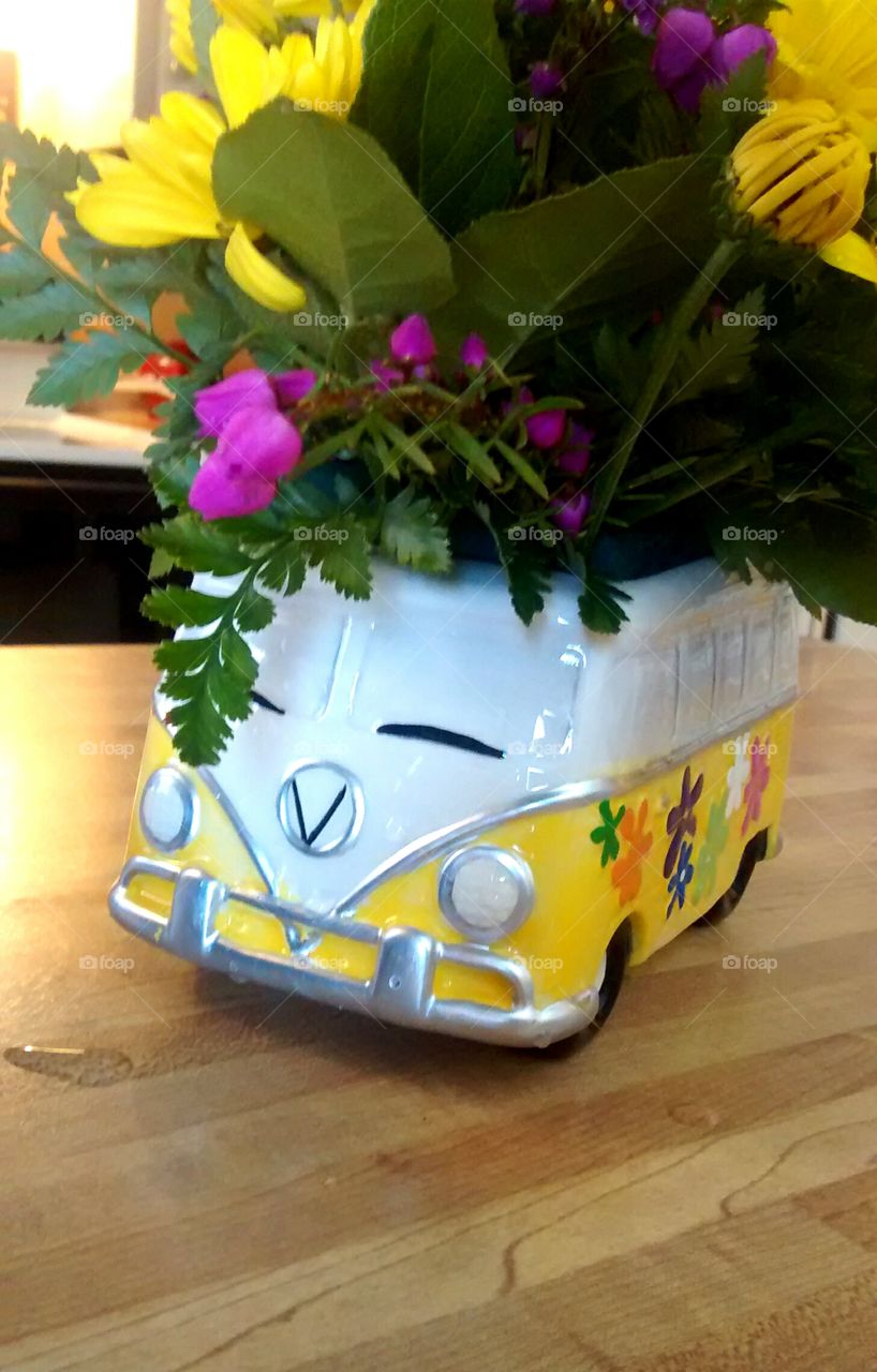VW Hippie Van Flowerpot. Super cute glass flowerpot.