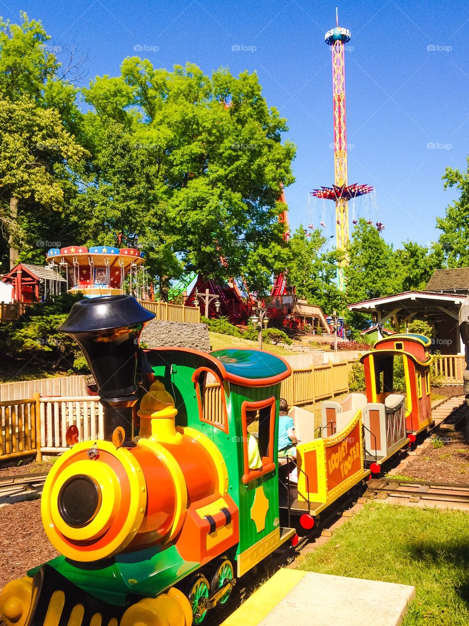 Foghorn Leghorn train at Sixflags