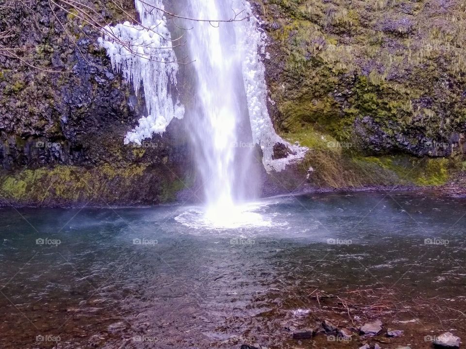 Peaceful Waterfall Steadily Druming "Frozen Wonderland"