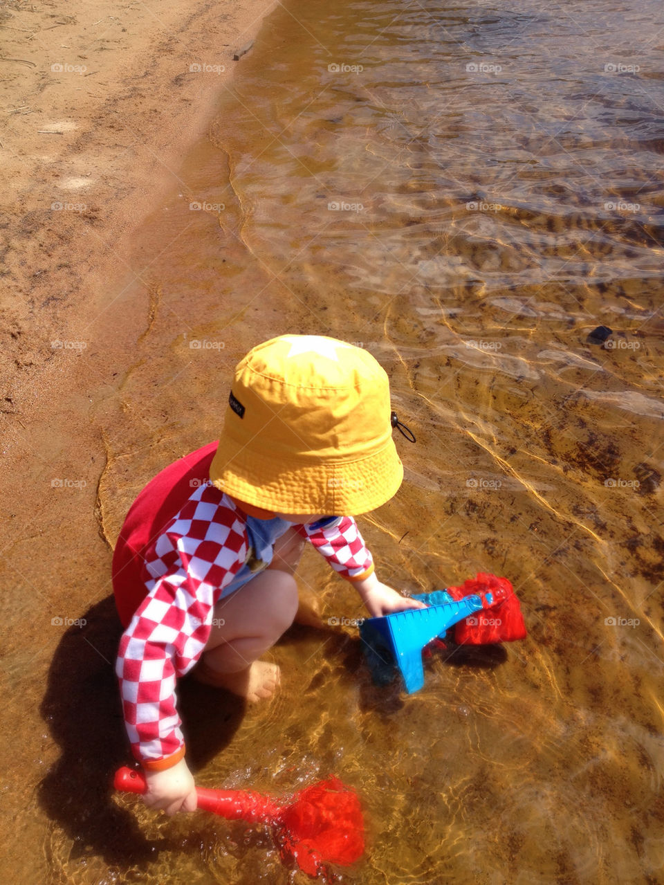 beach baby lake playing by leewee