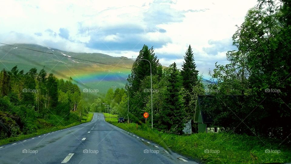 Amazing low rainbow