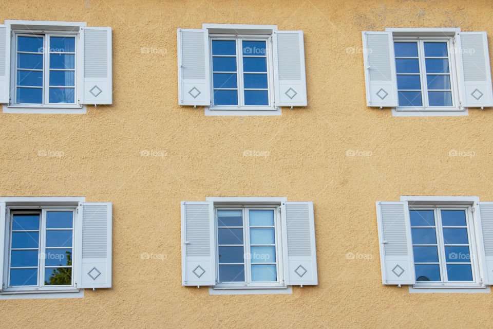 Yellow apartment in Munich 