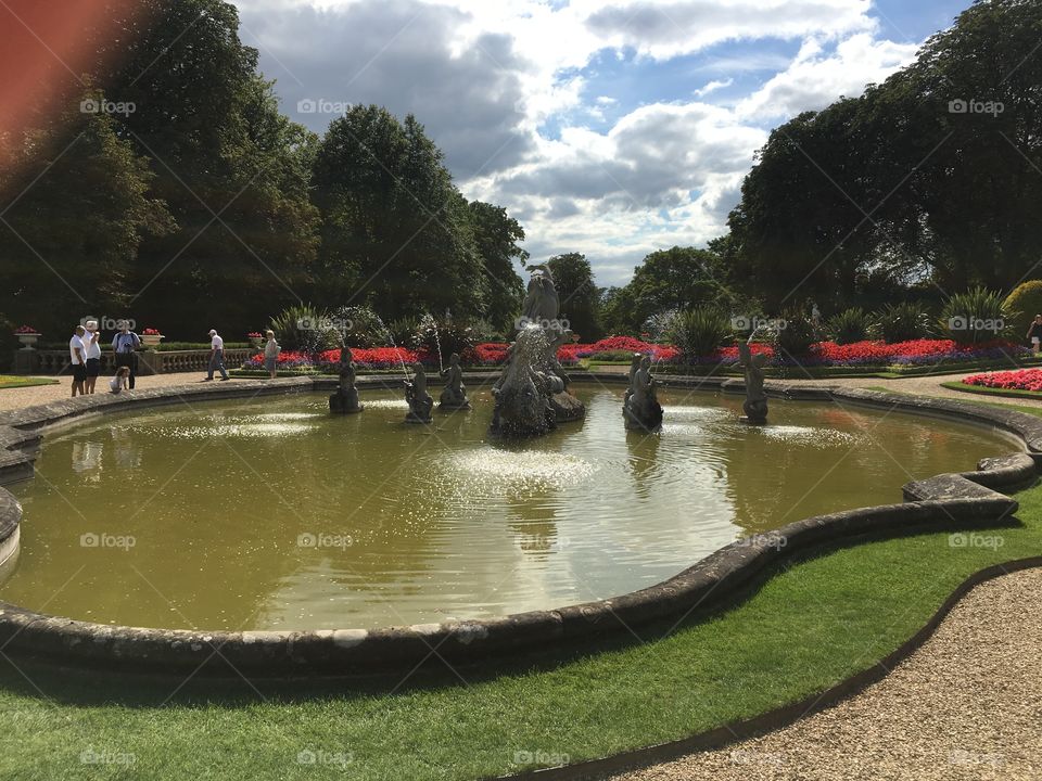 Tourism
Waddesdon Manor

Fountains of fantastical and
Mythical figures invite seductive splashing 