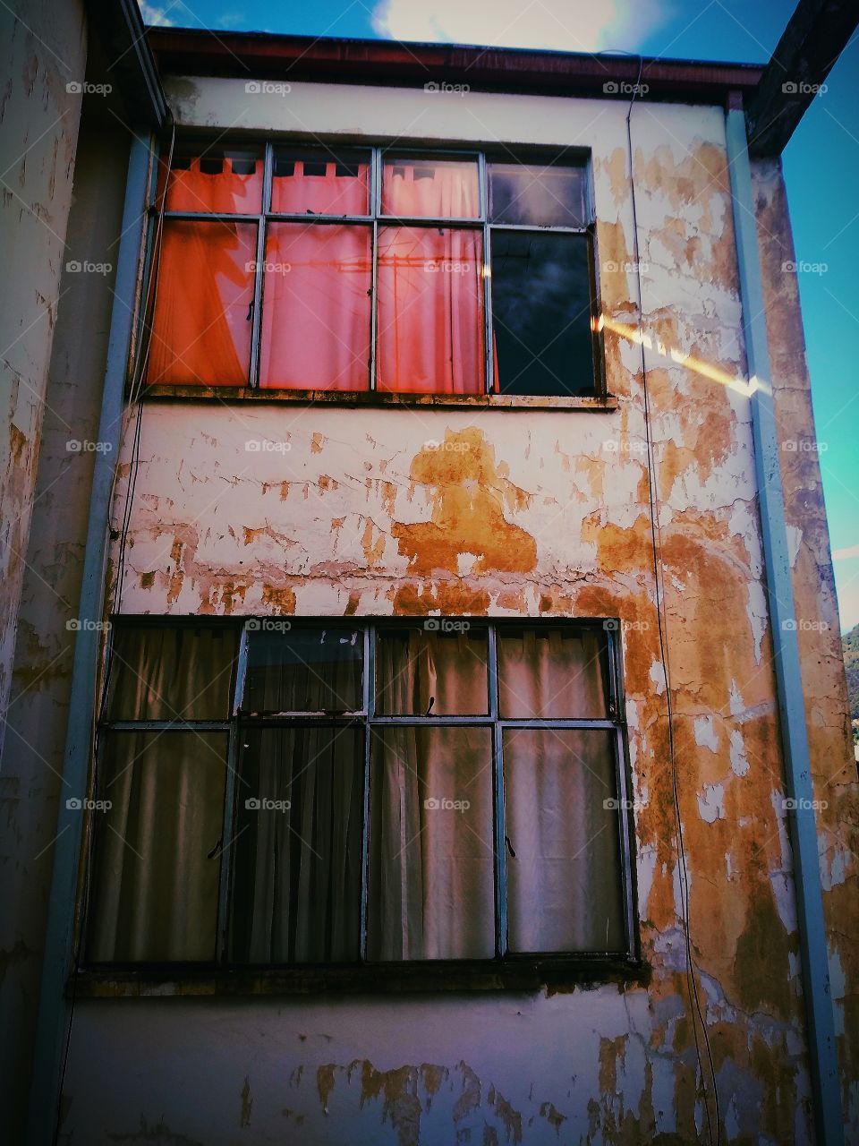 a rusty building