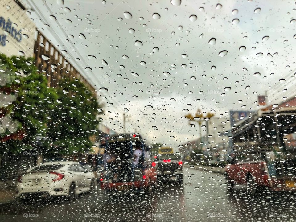 Raining day - The driver's perspective