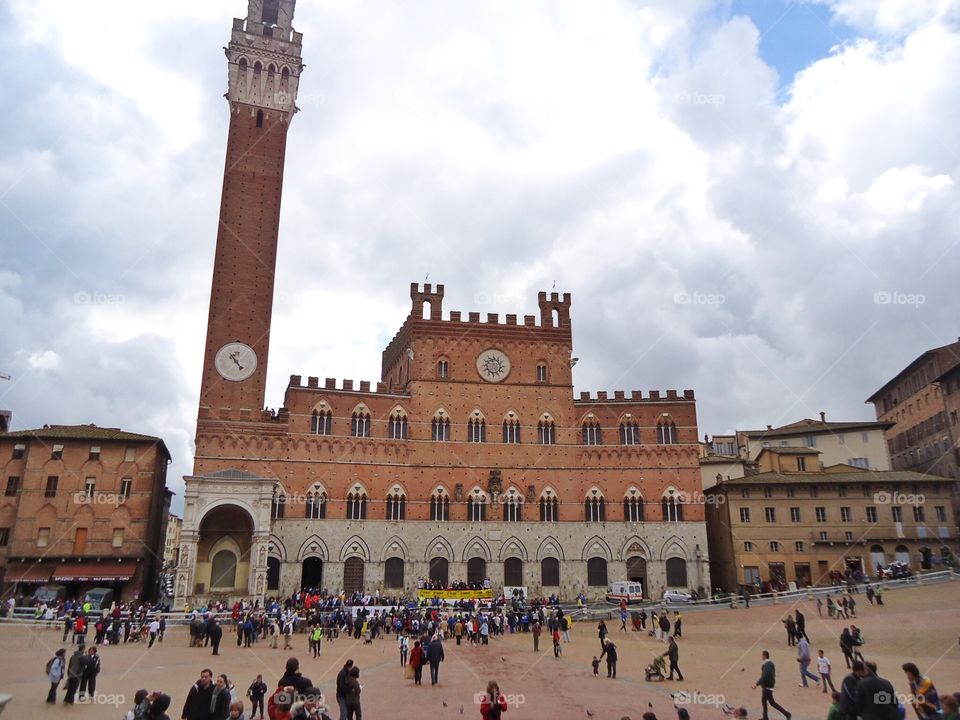 Piazza del campo,Siena,Italy. Piazza del campo full of people,Siena,Italy