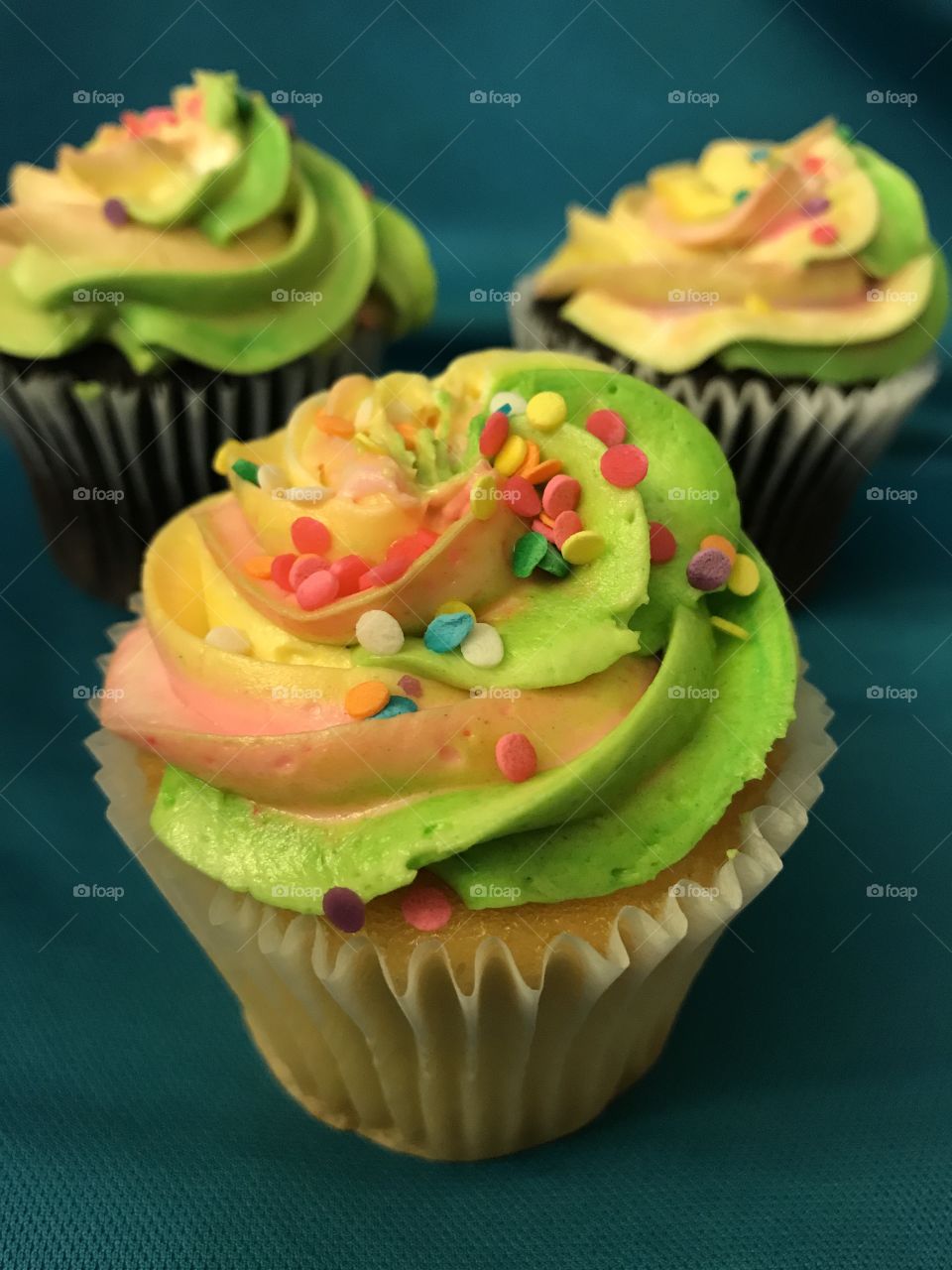 Bright, happy cupcakes 