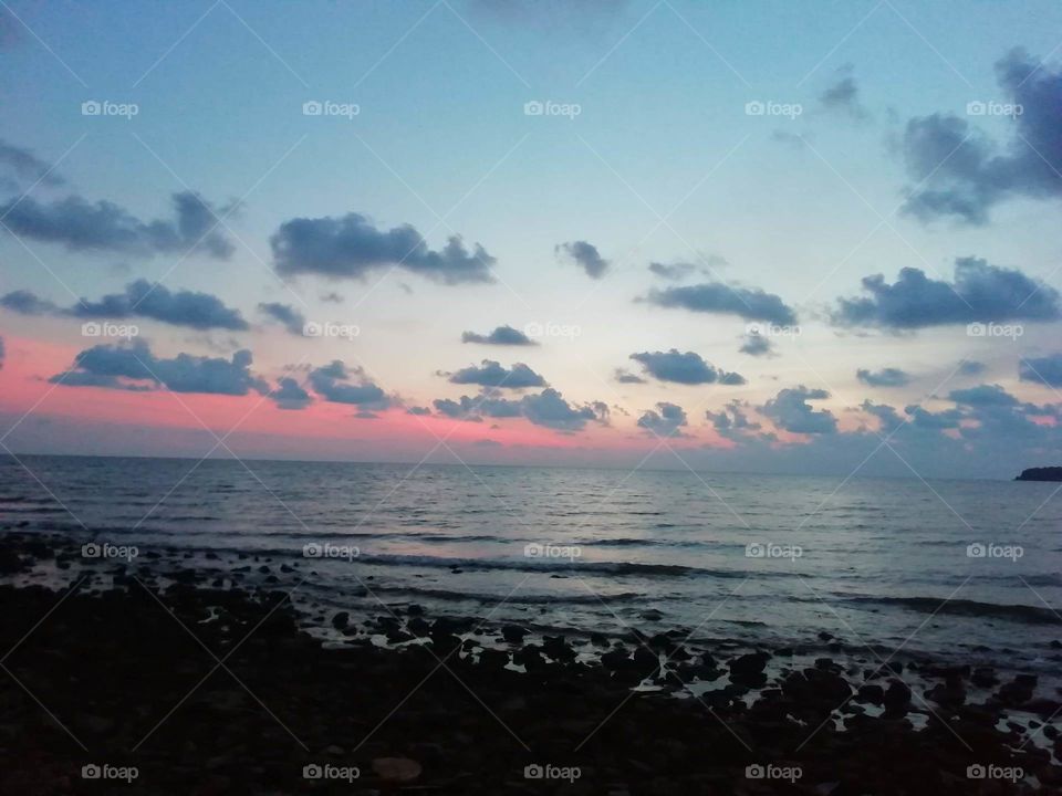 Sit and look at the cool sea.