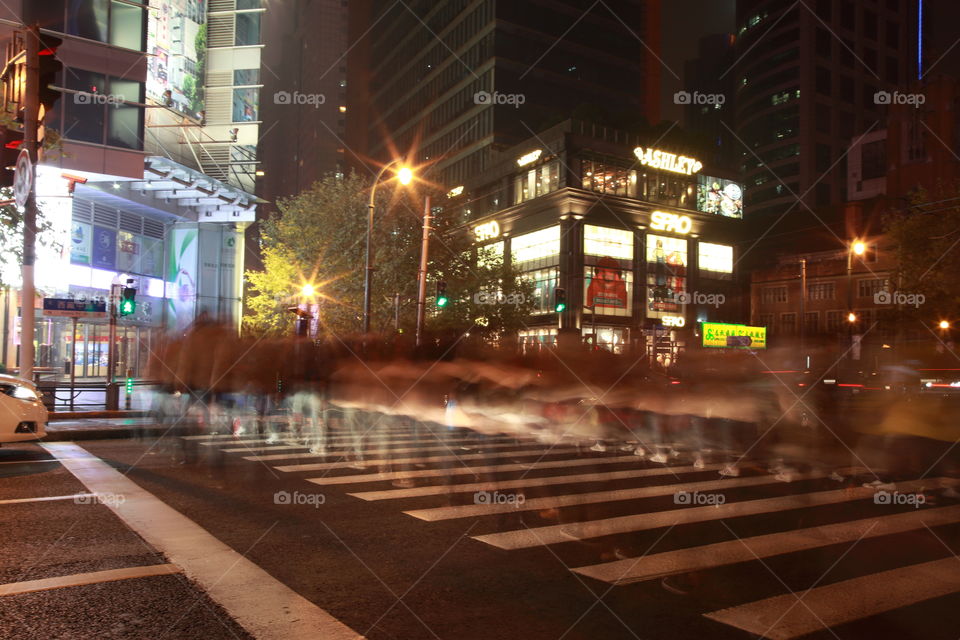 Busy people crossing the roads