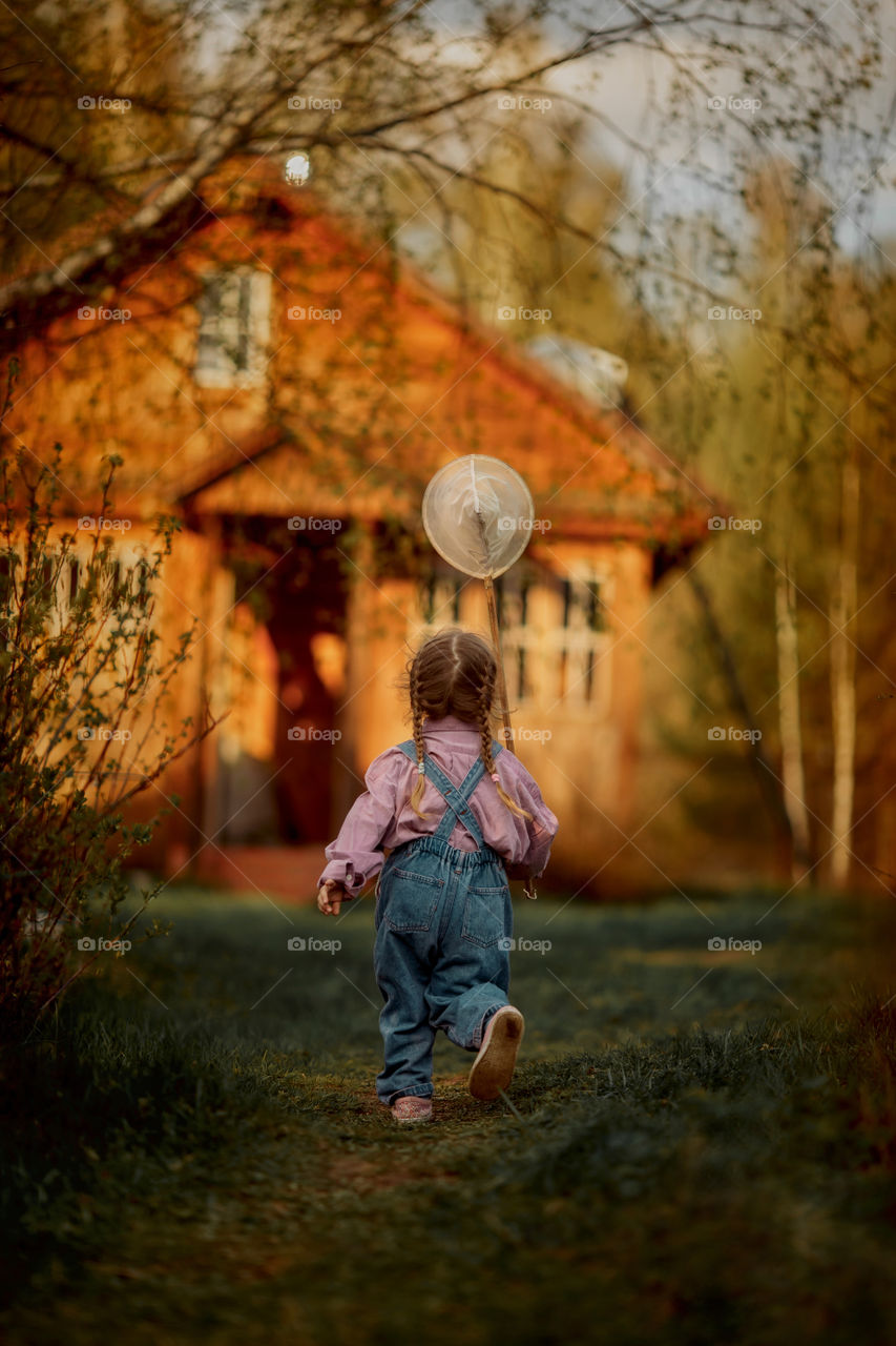 Little girl running outdoor at sunset