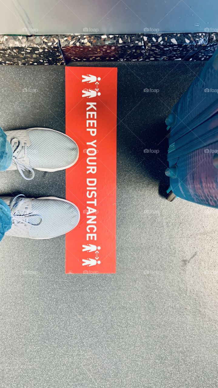 Keep your distance. Foot line 