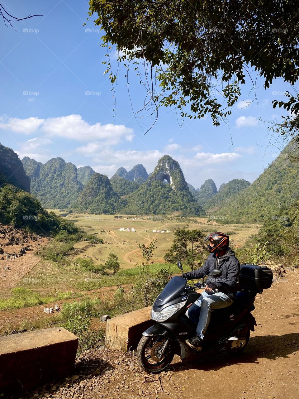 Travelling to the mountains, by motorbike 