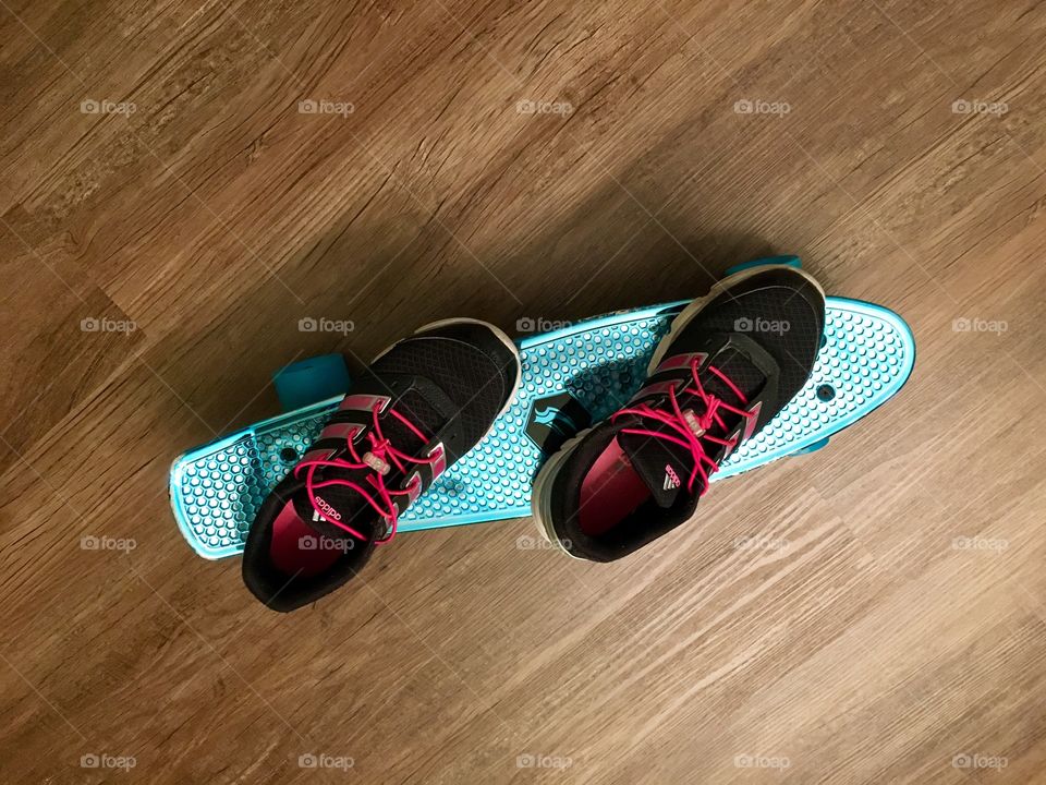 Skateboard shoes