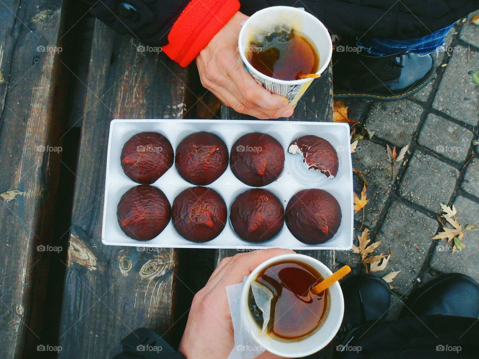 marshmallow in chocolate and two glasses of tea