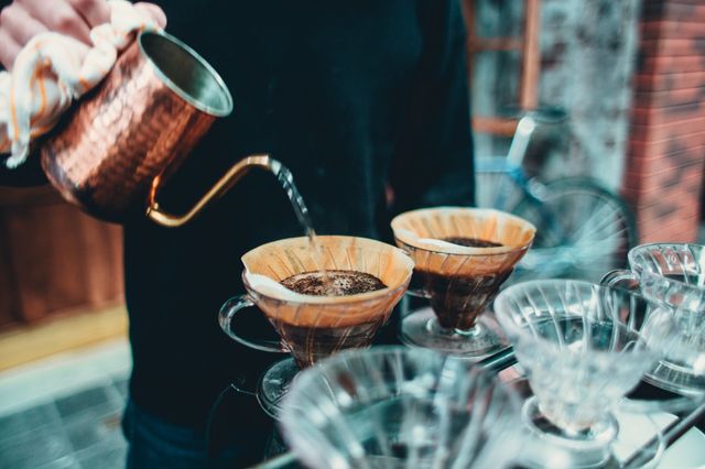 Vierta sobre el café para pedir en el cafe