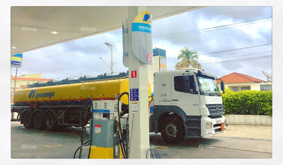 Aqui no Posto Harmonia, recebemos os combustíveis de dia, aos olhos dos nossos clientes para que possam comprovar a qualidade e procedência dos produtos da #IPIRANGA. 
Conosco, 1 litro tem 1000 ml de verdade!!!
⛽️ 
#respeito #gasolina #combustível. 