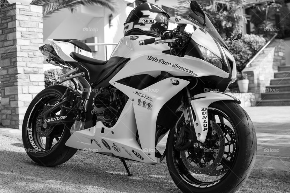 white honda cbr racing motorcycle