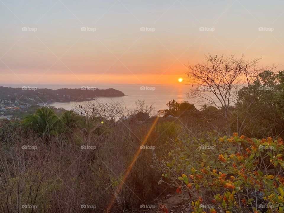 Atardecer con vista al mar 