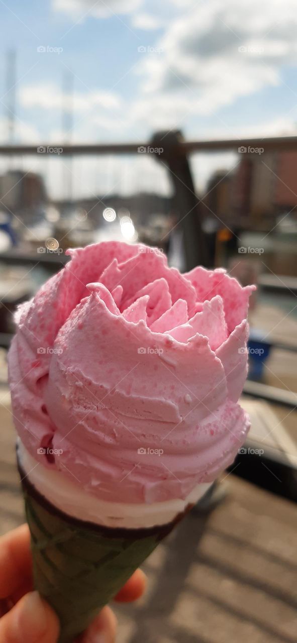 Eating ice cream on a hot summer day 🍦☀️