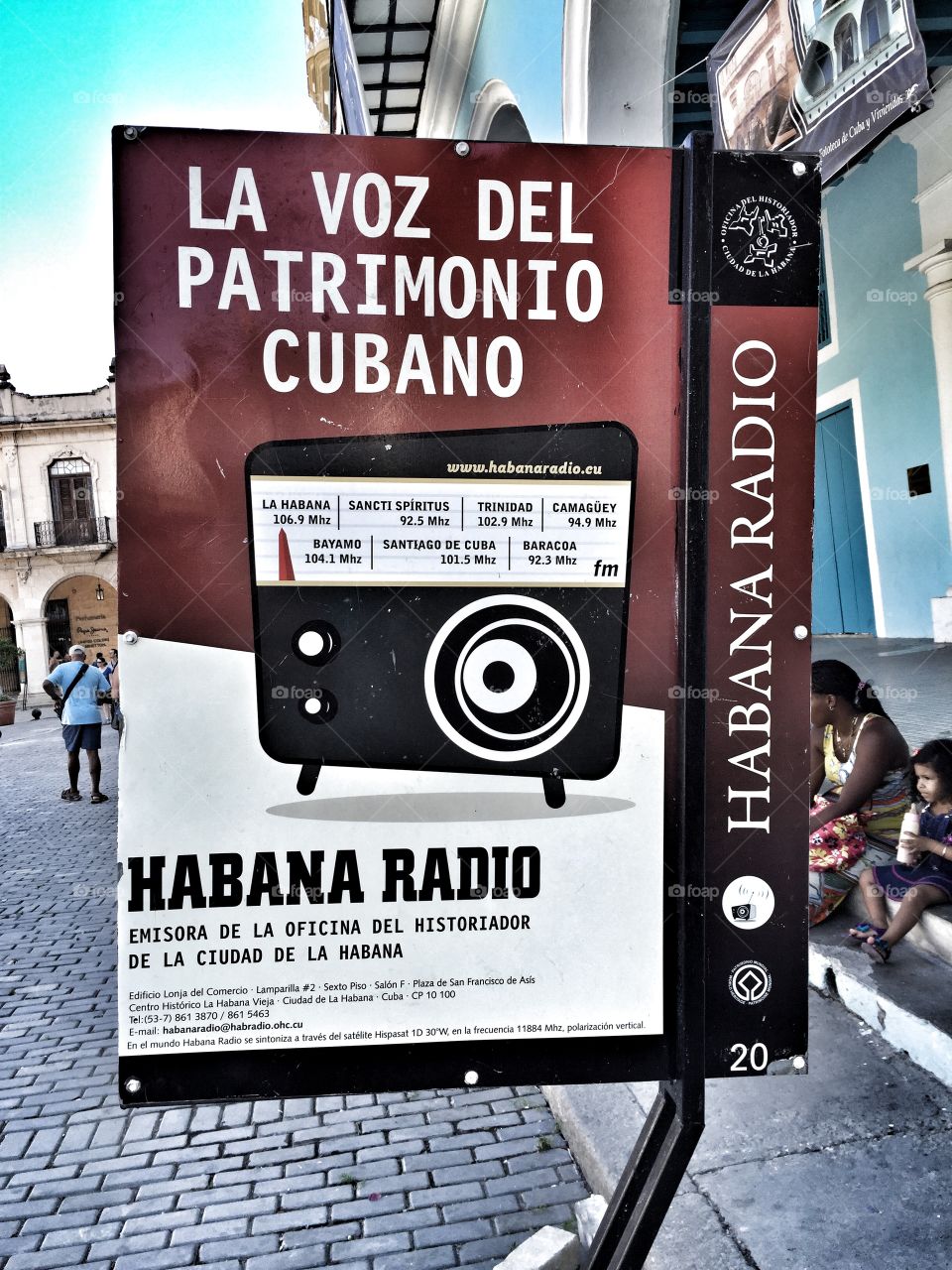 Poster for Cuban radio in plaza