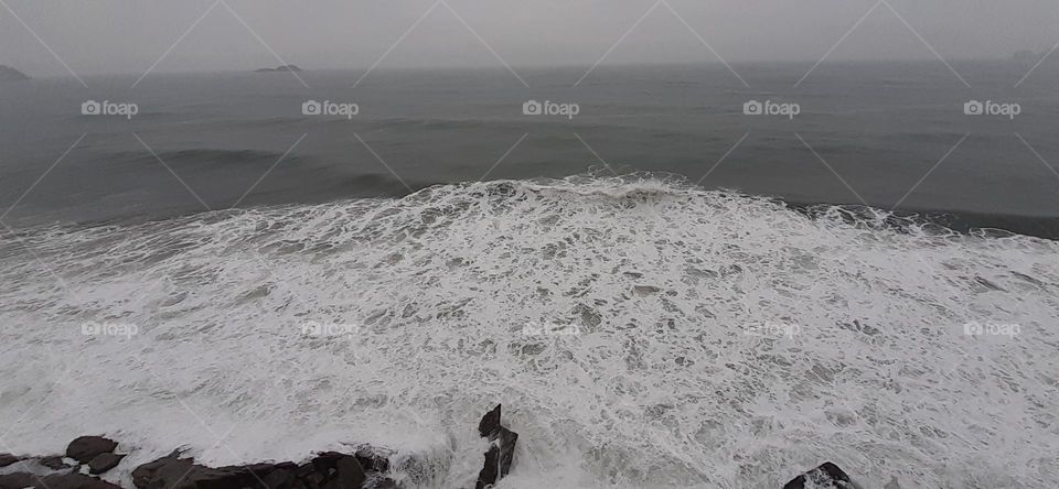Day with rain in Guarujá beach