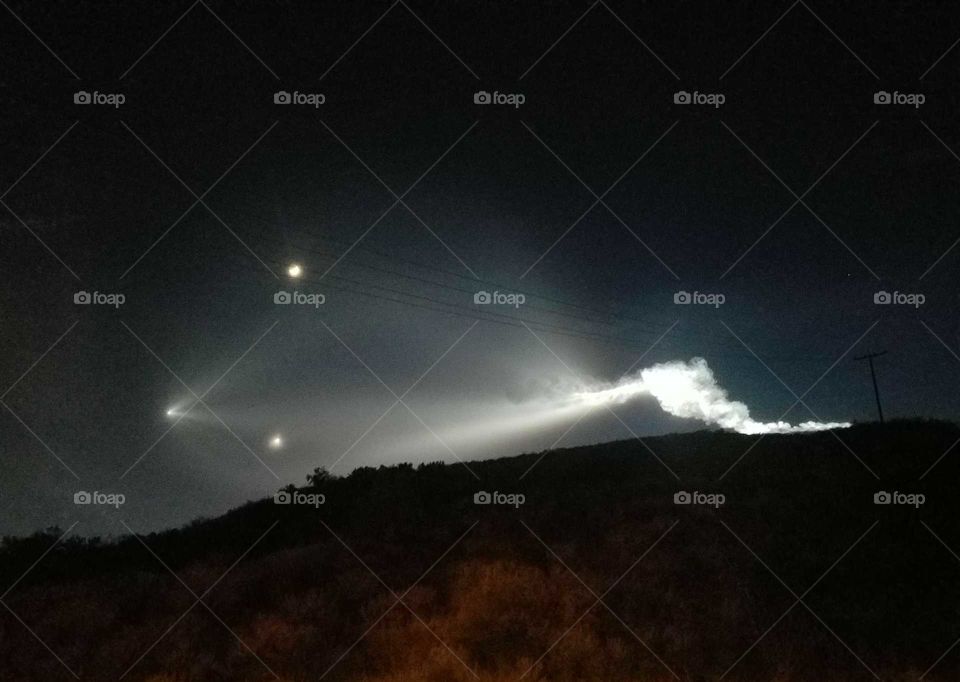 They say it is not a ufo, just the fascinating light show of a rocket launch in So Cal.
