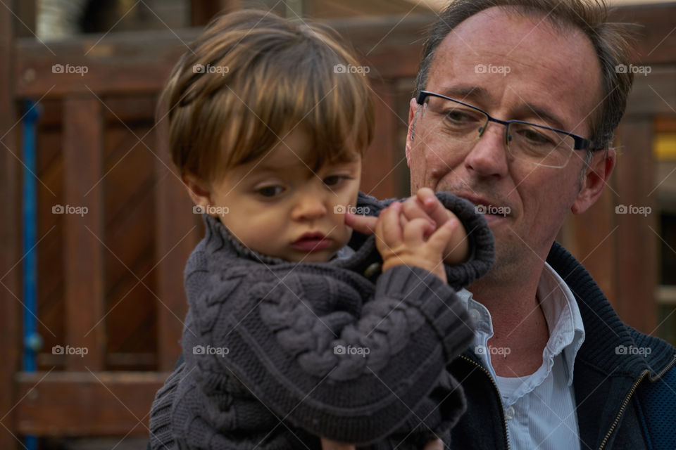 A Papá se le cae la baba con su niño