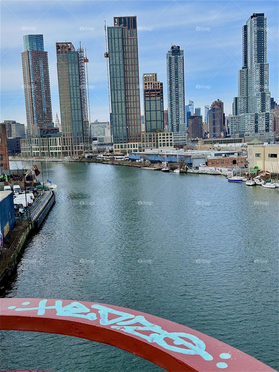 This is „Newtown Creek“ seen from the „Pulaski Bridge“ that connects „Greenpoint“, Brooklyn to LIC, Queens. Across the waters of the „East River“ we see LIC and in the distance „Manhattan“. 2024. Hypnotic Productions