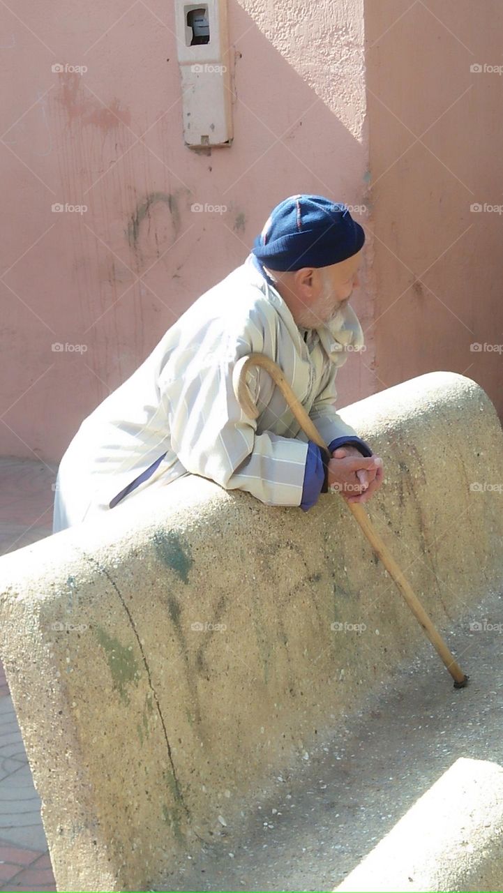 old man holds his cane