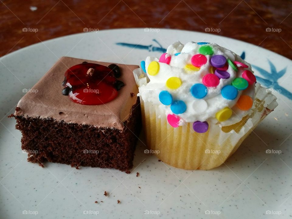 Cup Cake with Chocolate cake