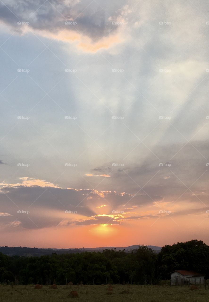 Very beautiful evening in Jundiaí, a city in the interior of Brazil.  Live nature and its beauty! / Entardecer muito bonito em Jundiaí, cidade do interior do Brasil. Viva a natureza e sua beleza!