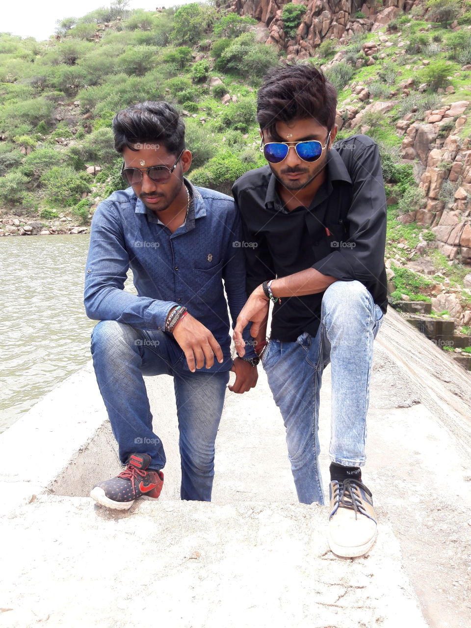 my     best      friend   suresh   and  me.



in     a   tour     of  gujarat       


gujarat   is  the    best  tour  state




.