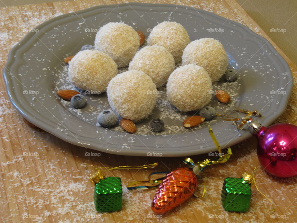 Raffaello mini cakes with almond