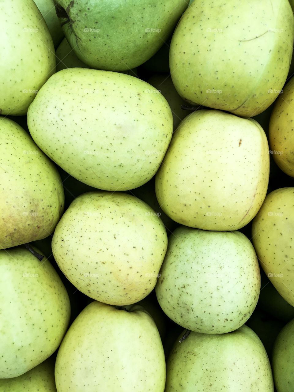 Green apples. Juicy fruits background. Healthy food. 