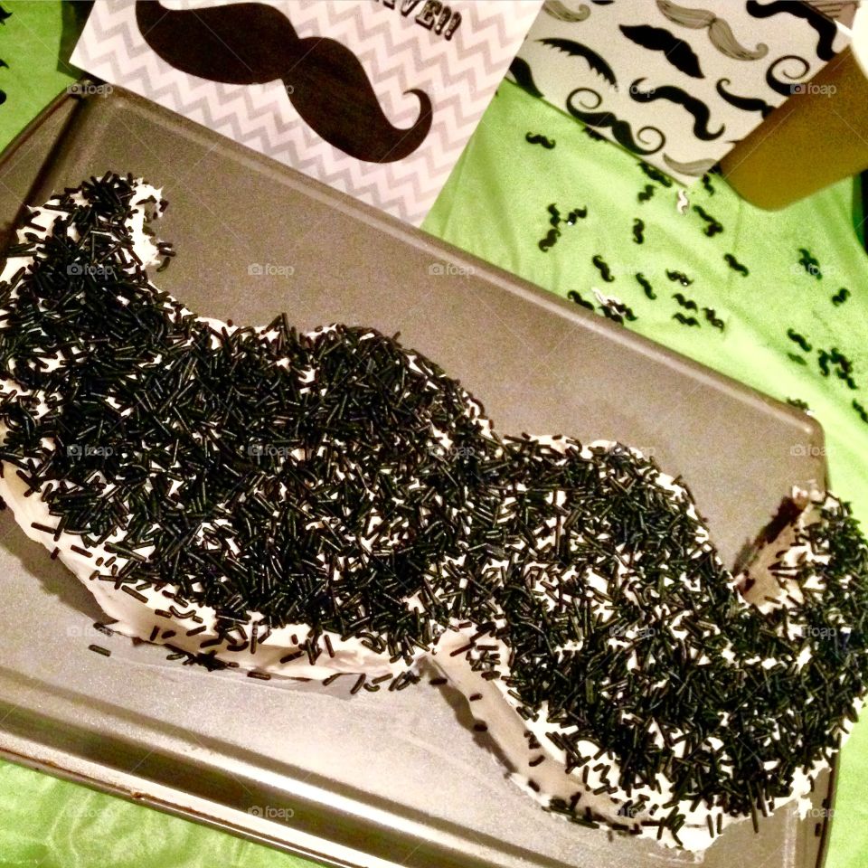 Mustache cake 